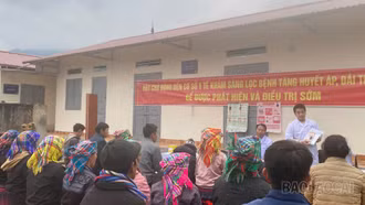 Điểm tựa chăm sóc sức khỏe cho người dân vùng khó khăn 