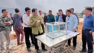 Người dân vùng lũ Sàng Ma Sáo bốc thăm nhận nhà tái định cư