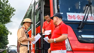 Xe khách 21 chỗ tuyến Lào Cai – Lạng Sơn “nhồi nhét” 50 người, bị phạt 217 triệu đồng