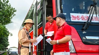 Xe khách 21 chỗ tuyến Lào Cai – Lạng Sơn “nhồi nhét” 50 người, bị phạt 217 triệu đồng