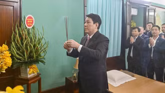 Chủ tịch nước Lương Cường dâng hương tưởng nhớ Chủ tịch Hồ Chí Minh tại Nhà 67