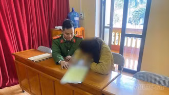 Công an xã Đông Cuông xử phạt trường hợp đăng tải thông tin sai sự thật trên mạng xã hội