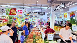 Mồng 2 Tết, thị trường hàng hóa cả nước dần sôi động trở lại