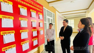 Tổ kiểm tra số 2 kiểm tra công tác chuẩn bị bầu cử tại các xã Hạnh Phúc và Trạm Tấu