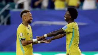 Neymar tái xuất, Brazil vùi dập Scotland 3 bàn không gỡ