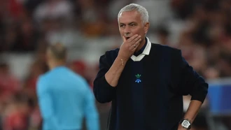 Fenerbahce kiếm bộn tiền nhờ sa thải Mourinho