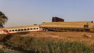 Ai Cập: Tàu hỏa trật bánh, gần 100 người thương vong