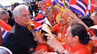 Bí thư thứ Nhất, Chủ tịch nước Cuba và Phu nhân đến Hà Nội, bắt đầu thăm cấp Nhà nước, dự Lễ kỷ niệm 80 năm Quốc khánh Việt Nam