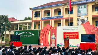 Công an xã Võ Lao phối hợp tuyên truyền pháp luật cho học sinh đầu năm học