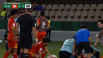 Hiểu Minh chấn thương nặng rời sân bằng cáng, U23 Việt Nam hòa U23 Trung Quốc trong hiệp 1