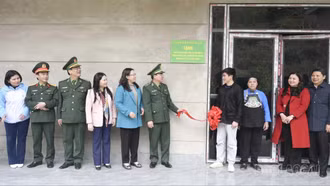 Khánh thành, bàn giao nhà tình nghĩa cho thân nhân liệt sĩ Nùng Sử Khuấn