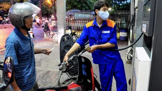 Vì sao giá xăng dầu giảm mạnh, có loại hạ tới gần 8.000 đồng/lít?