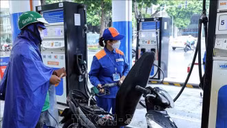Tiếp tục chi mạnh quỹ bình ổn, xăng RON95 tăng giá nhẹ từ 22 giờ ngày 12/3
