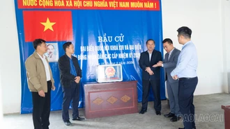 Phó Chủ tịch HĐND tỉnh Lý Bình Minh kiểm tra công tác chuẩn bị bầu cử tại xã Bản Lầu