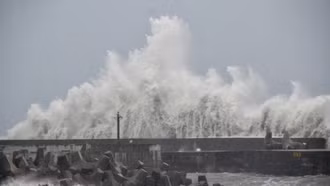 Bão Podul trút mưa xối xả, 143 người bị thương ở Đài Loan (Trung Quốc)