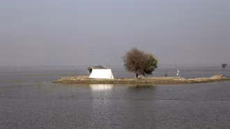 Lũ quét ở Pakistan khiến 49 người thiệt mạng, 1.300 du khách mắc kẹt