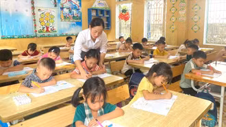 Trường TH&THCS Đông Cuông triển khai dạy tiếng Việt cho trẻ em người dân tộc thiểu số trước khi vào lớp 1