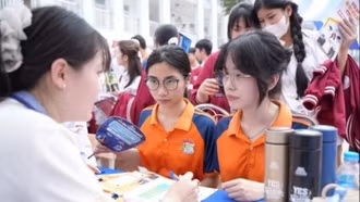 Tuyển sinh đại học 2025: Sát giờ G, thí sinh hồi hộp chờ điểm chuẩn giữa nhiều biến động