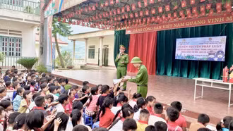 Tuyên truyền pháp luật cho hơn 800 học sinh xã Tả Van