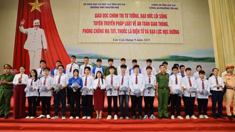 Lào Cai: 1.600 học sinh được tuyên truyền pháp luật về an toàn giao thông, phòng chống ma tuý và bạo lực học đường