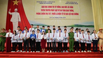 Lào Cai: 1.600 học sinh được tuyên truyền pháp luật về an toàn giao thông, phòng chống ma tuý và bạo lực học đường