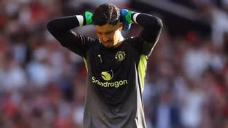 Man Utd nhận tin buồn, có quyết định bất ngờ khi gặp Man City