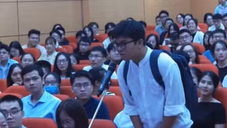 Hồ sơ '10 điểm' của bác sĩ bỏ chương trình nội trú Y Hà Nội