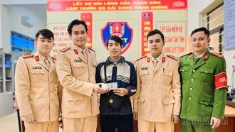 Lào Cai: Cảnh sát giao thông giúp người dân tìm lại 10 triệu đồng đánh rơi