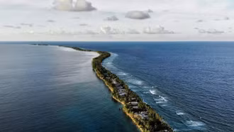 Australia chào đón nhóm người di cư đầu tiên rời quốc đảo Tuvalu đang chìm dần