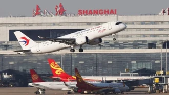 Du khách Trung Quốc hủy gần 500.000 vé bay đến Nhật Bản do căng thẳng gia tăng