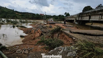 Đắk Lắk: Kéo dây cáp cứu người giữa dòng lũ, sơ tán khẩn 200 người bị cô lập