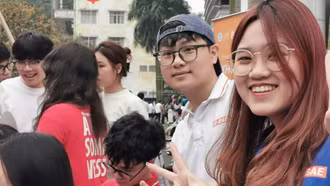 Hàng loạt trường đại học tặng 100.000 đồng cho sinh viên dịp Quốc khánh 2/9