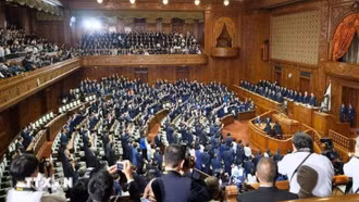 Nhật Bản: Tổng Thư ký LDP cân nhắc từ chức sau thất bại bầu cử