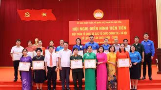 Phường Cầu Thia, xã Lục Yên và xã Mù Cang Chải biểu dương các điển hình tiên tiến
