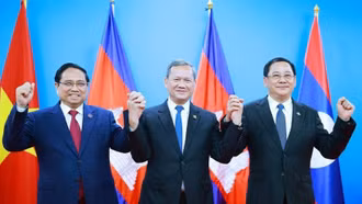 Thủ tướng Phạm Minh Chính làm việc với Thủ tướng Campuchia và Thủ tướng Lào