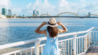 Du khách Anh đến Việt Nam sống và lý do gọi nơi này là "thiên đường"