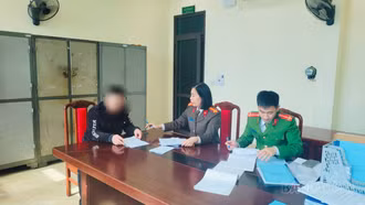 Công an xã Lục Yên xử phạt đối tượng cung cấp, chia sẻ thông tin sai sự thật trên mạng xã hội