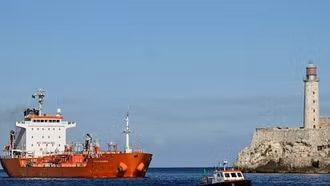 Việt Nam quan ngại sâu sắc về biện pháp mới của Hoa Kỳ sẽ áp thuế bổ sung với hàng hóa các nước cung cấp dầu cho Cuba