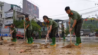 Công an tỉnh Lào Cai tích cực giúp người dân khắc phục hậu quả mưa lũ