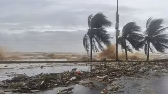 Thiên tai cuối năm 2025 phức tạp: Bắc Bộ vẫn có thể chịu ảnh hưởng của bão