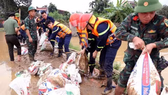 Giữ vững đê điều trong "thiên tai kép"