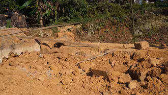 Xã Sín Chéng: Sập tường khi tháo dỡ nhà, 2 người tử vong, 1 người bị thương