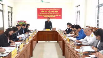 Thường trực HĐND tỉnh Lào Cai giám sát thu ngân sách và giải ngân vốn đầu tư công tại phường Trung Tâm