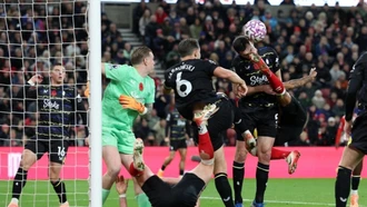 Kết quả bóng đá hôm nay 4/11: Hiện tượng của Ngoại hạng Anh bị cưa điểm