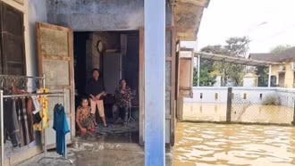 Huế còn trên 15.000 ngôi nhà bị ngập, người dân gặp nhiều khó khăn