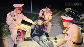 Bắt quả tang hai đối tượng mua bán 1.400 viên ma túy tổng hợp tại Lào Cai