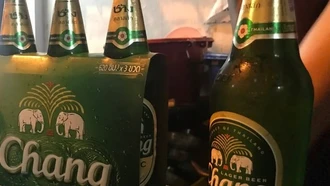 Uống bia rượu không đúng giờ tại Thái Lan sẽ bị phạt 300 USD