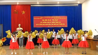 Xã Hạnh Phúc khai mạc các lớp kỹ năng hè cho thiếu nhi