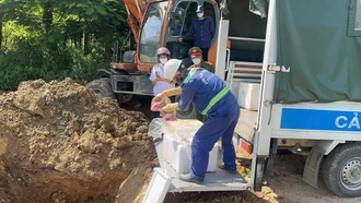 Tiêu huỷ hơn 400kg thịt lợn bốc mùi hôi thối