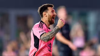 Lionel Messi sút phạt tuyệt đỉnh, tạo nên kỷ lục không tưởng